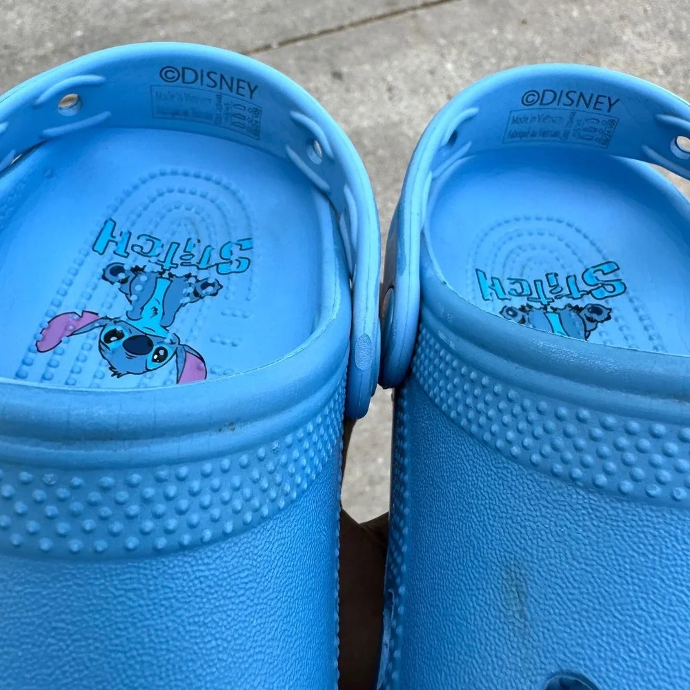 Crocs x Disney Lilo and Stitch Classic Clogs Adult Size M3 W5 - Big Kids Size J3